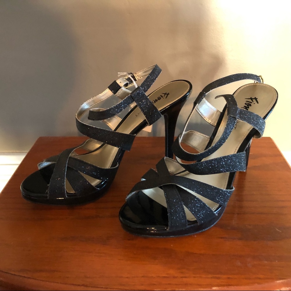 Heels - Picture 2 of 3